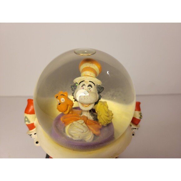 Dr. Seuss The Cat in the Hat Snowglobe In A Hat That’s What Friends Are For - Picture 15 of 16